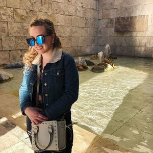 Meet your Posher, Antonia